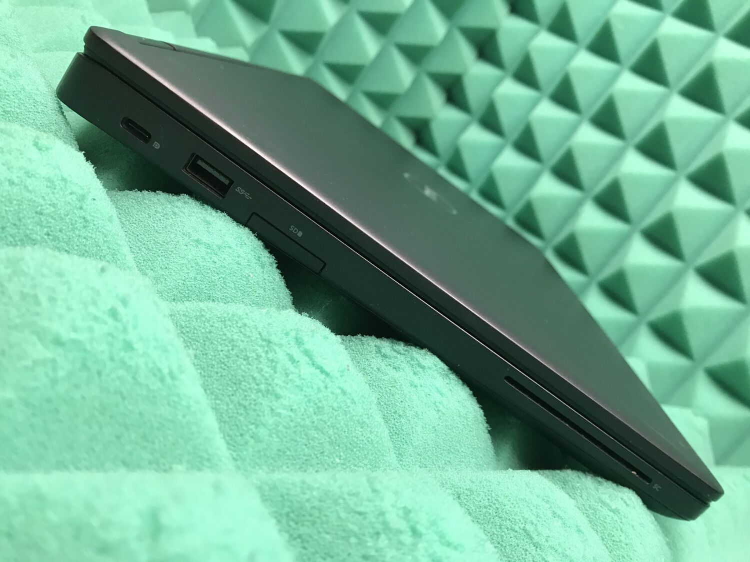 Ноутбук Б-клас Dell Latitude 5480 / 14" (1920x1080) IPS / Intel Core i5-7300U (2 (4) ядра по 2.6 - 3.5 GHz) / 8 GB DDR4 / 256 GB SSD M.2 / Intel HD Graphics 620 / WebCam / USB 3.1 / HDMI / Windows 10 ліцензія - Зображення 5