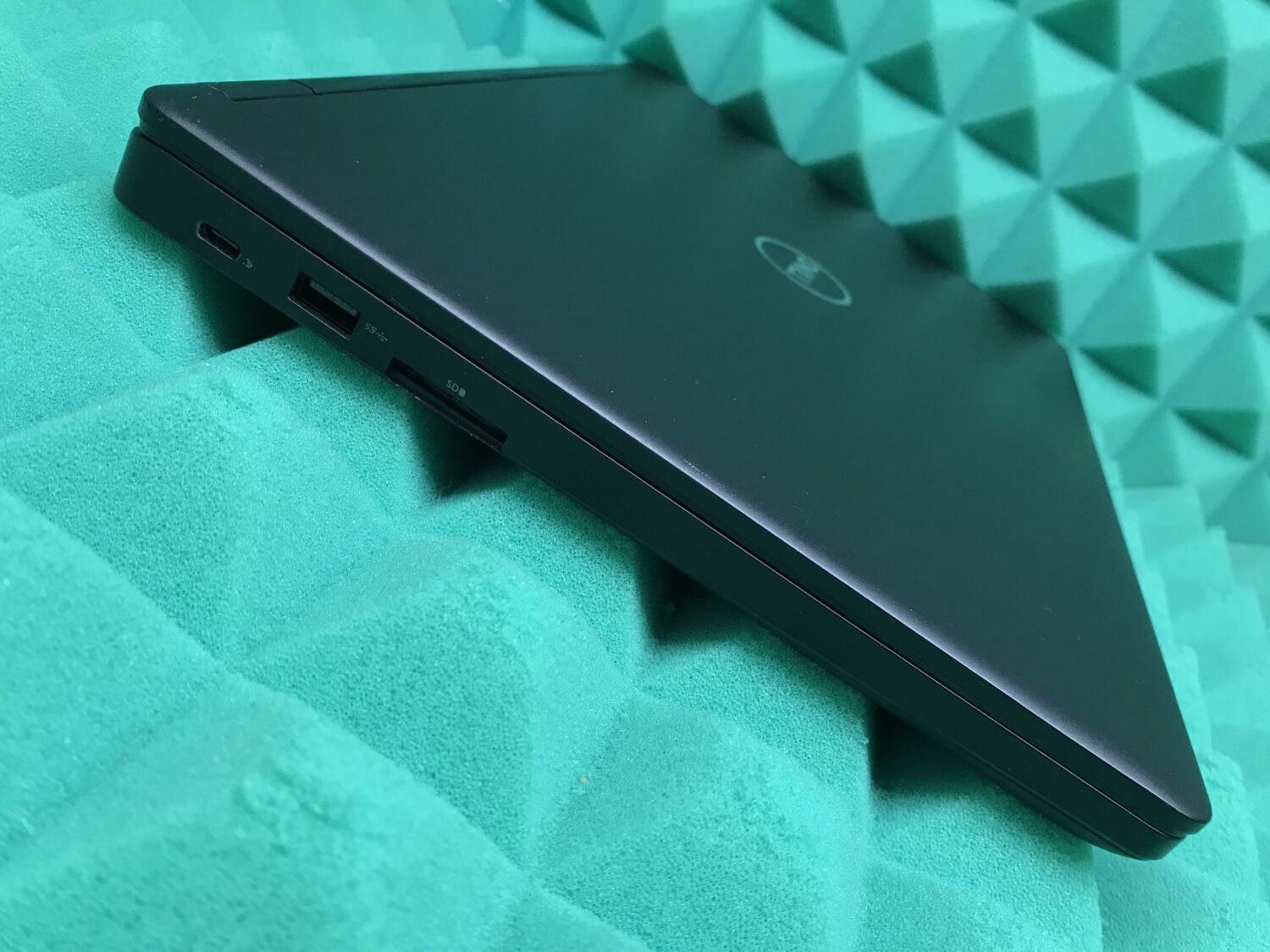 Ноутбук Б-клас Dell Latitude 5490 / 14" (1366x768) TN / Intel Core i5-7300U (2 (4) ядра по 2.6 - 3.5 GHz) / 4 GB DDR4 / 128 GB SSD / Intel HD Graphics 620 / WebCam / USB 3.1 / HDMI / Windows 10 ліцензія - Зображення 7