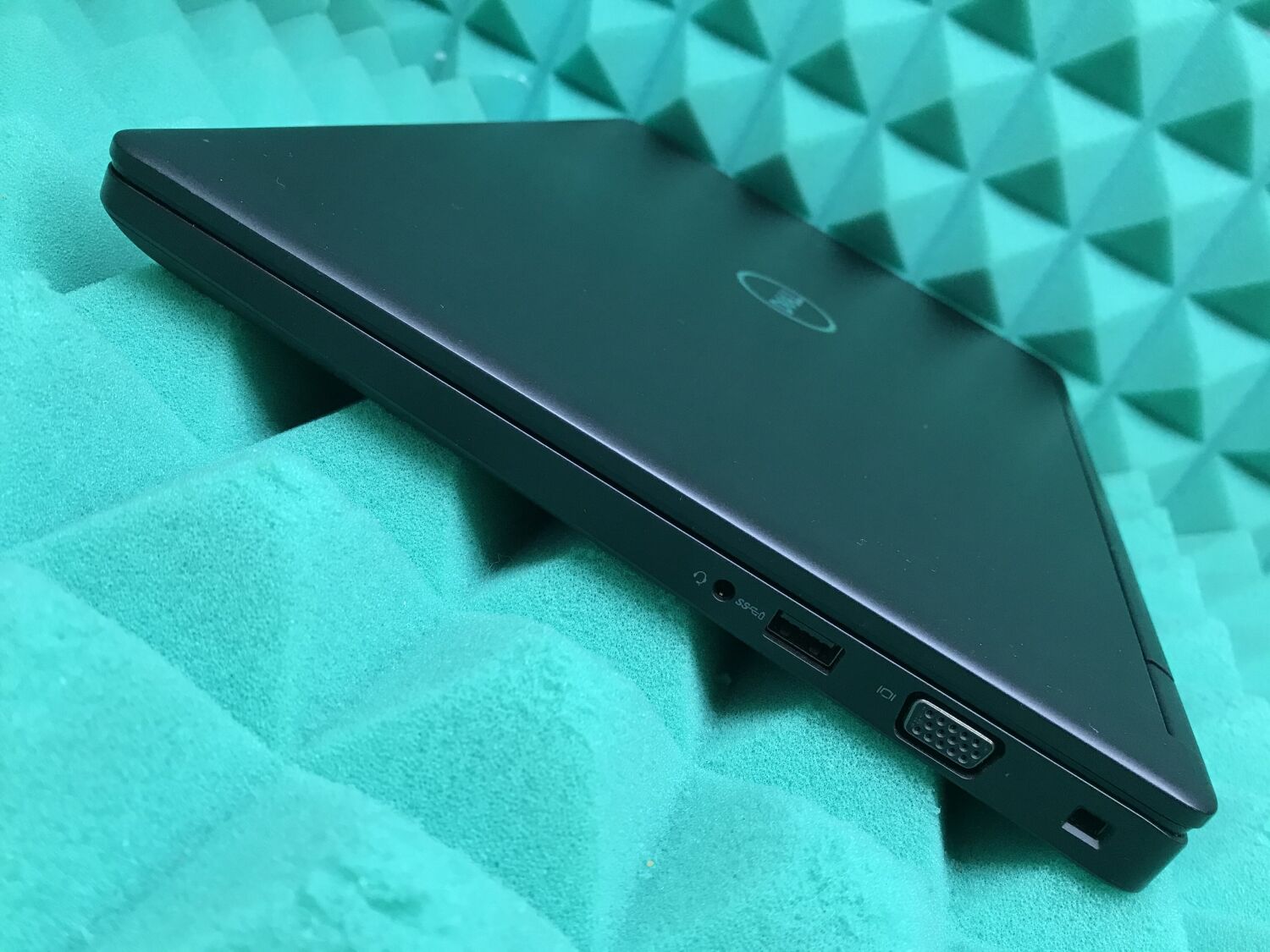 Ноутбук Б-клас Dell Latitude 5490 / 14" (1366x768) TN / Intel Core i5-7300U (2 (4) ядра по 2.6 - 3.5 GHz) / 4 GB DDR4 / 128 GB SSD / Intel HD Graphics 620 / WebCam / USB 3.1 / HDMI / Windows 10 ліцензія - Зображення 8