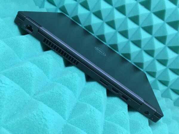 Ноутбук Б-клас Dell Latitude 5490 / 14" (1366x768) TN / Intel Core i5-7300U (2 (4) ядра по 2.6 - 3.5 GHz) / 8 GB DDR4 / 256 GB SSD / Intel HD Graphics 620 / WebCam / USB 3.1 / HDMI / Windows 10 ліцензія - Зображення 9