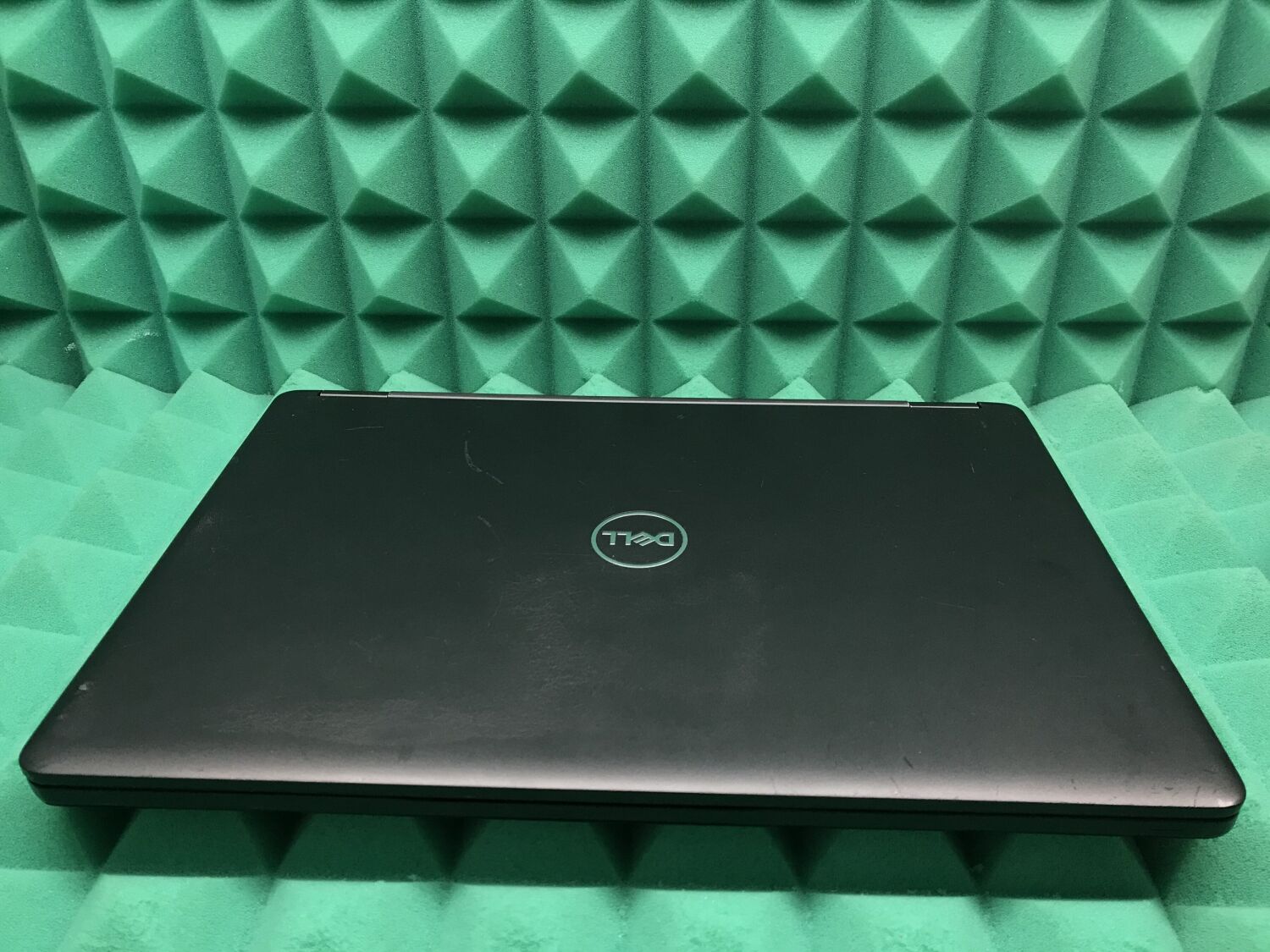 Ноутбук Б-клас Dell Latitude 5490 / 14" (1366x768) TN / Intel Core i5-7300U (2 (4) ядра по 2.6 - 3.5 GHz) / 8 GB DDR4 / 256 GB SSD / Intel HD Graphics 620 / WebCam / USB 3.1 / HDMI / Windows 10 ліцензія - Зображення 6