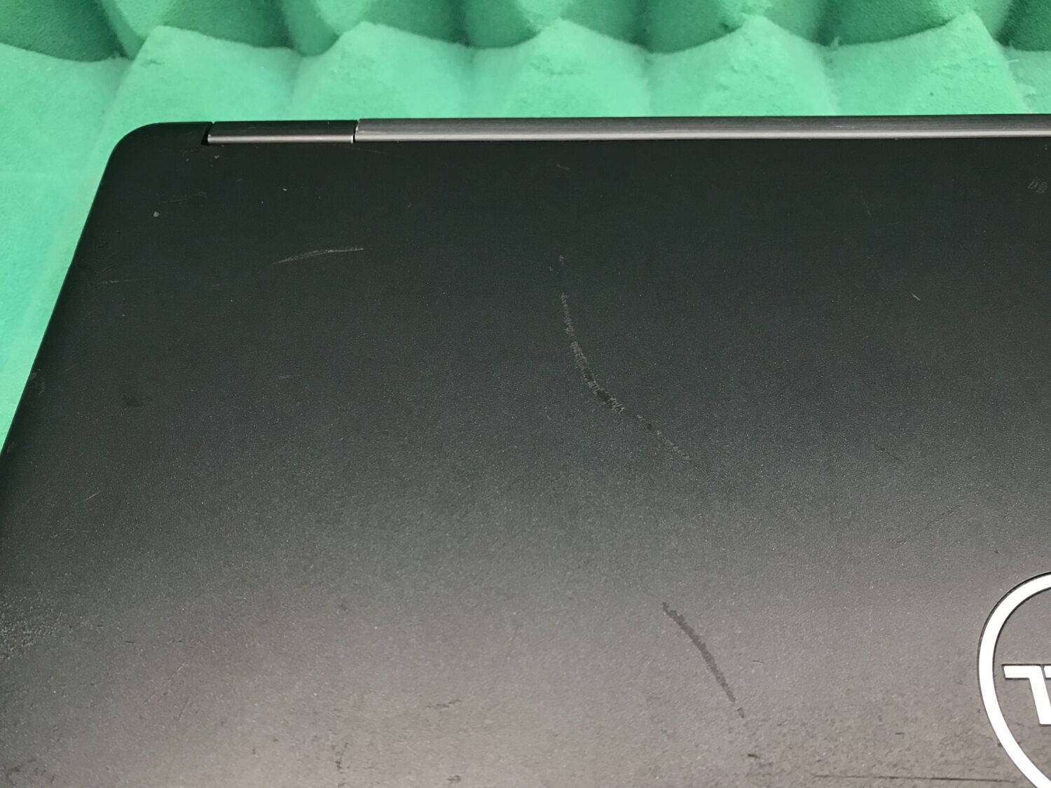 Ноутбук Б-клас Dell Latitude 5490 / 14" (1366x768) TN / Intel Core i5-7300U (2 (4) ядра по 2.6 - 3.5 GHz) / 8 GB DDR4 / 256 GB SSD / Intel HD Graphics 620 / WebCam / USB 3.1 / HDMI / Windows 10 ліцензія - Зображення 12