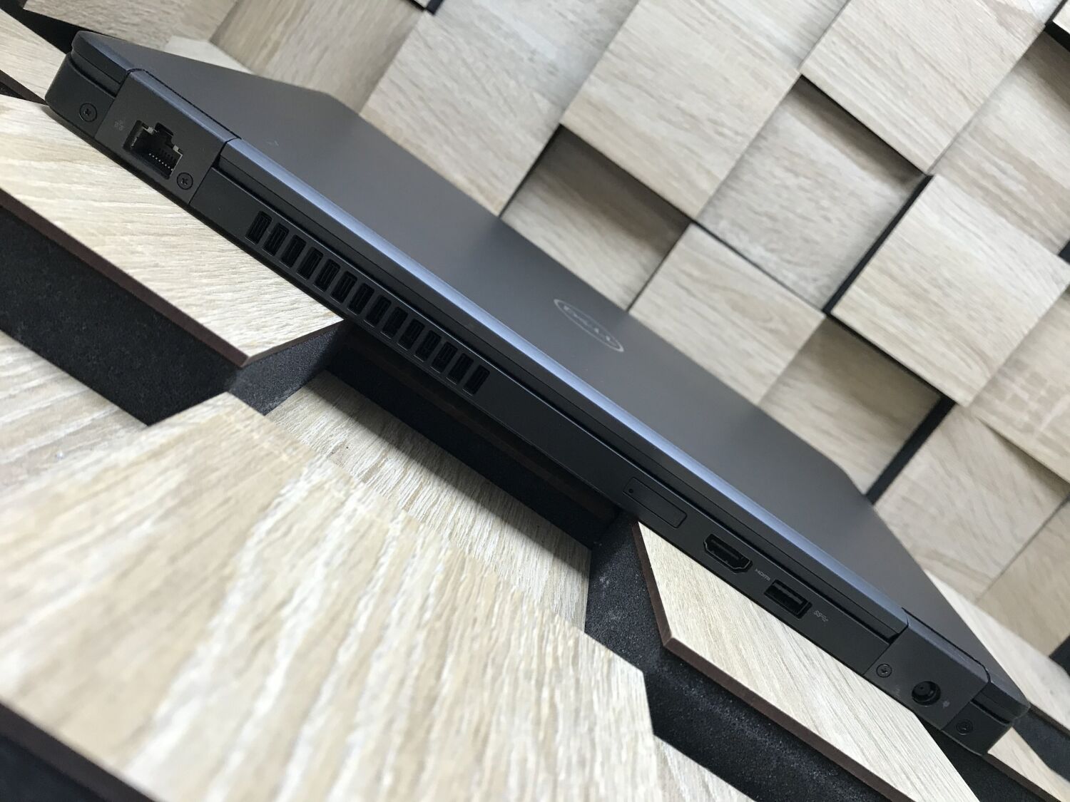 Ноутбук Б-клас Dell Latitude 5490 / 14" (1366x768) TN / Intel Core i5-8250U (4 (8) ядра по 1.6 - 3.4 GHz) / 8 GB DDR4 / 240 GB SSD / Intel UHD Graphics 620 / WebCam / Windows 10 ліцензія - Зображення 7