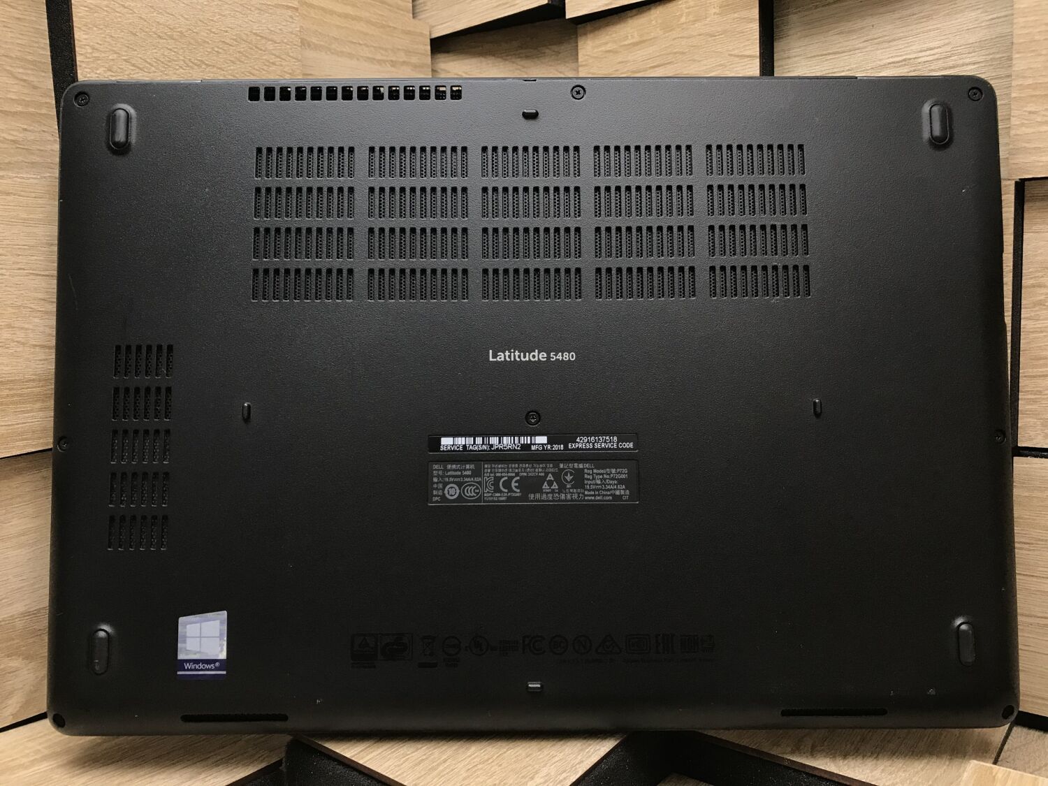 Ноутбук Б-клас Dell Latitude 5490 / 14" (1366x768) TN / Intel Core i5-8250U (4 (8) ядра по 1.6 - 3.4 GHz) / 8 GB DDR4 / 240 GB SSD / Intel UHD Graphics 620 / WebCam / Windows 10 ліцензія - Зображення 9