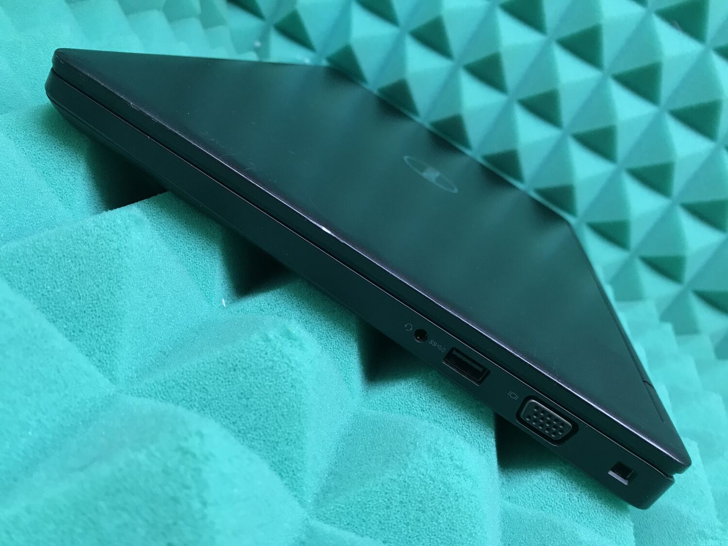 Ноутбук Б-клас Dell Latitude 5490 / 14" (1920x1080) IPS / Intel Core i5-7300U (2 (4) ядра по 2.6 - 3.5 GHz) / 4 GB DDR4 / 128 GB SSD / Intel HD Graphics 620 / WebCam / USB 3.1 / HDMI / Windows 10 ліцензія - Зображення 8