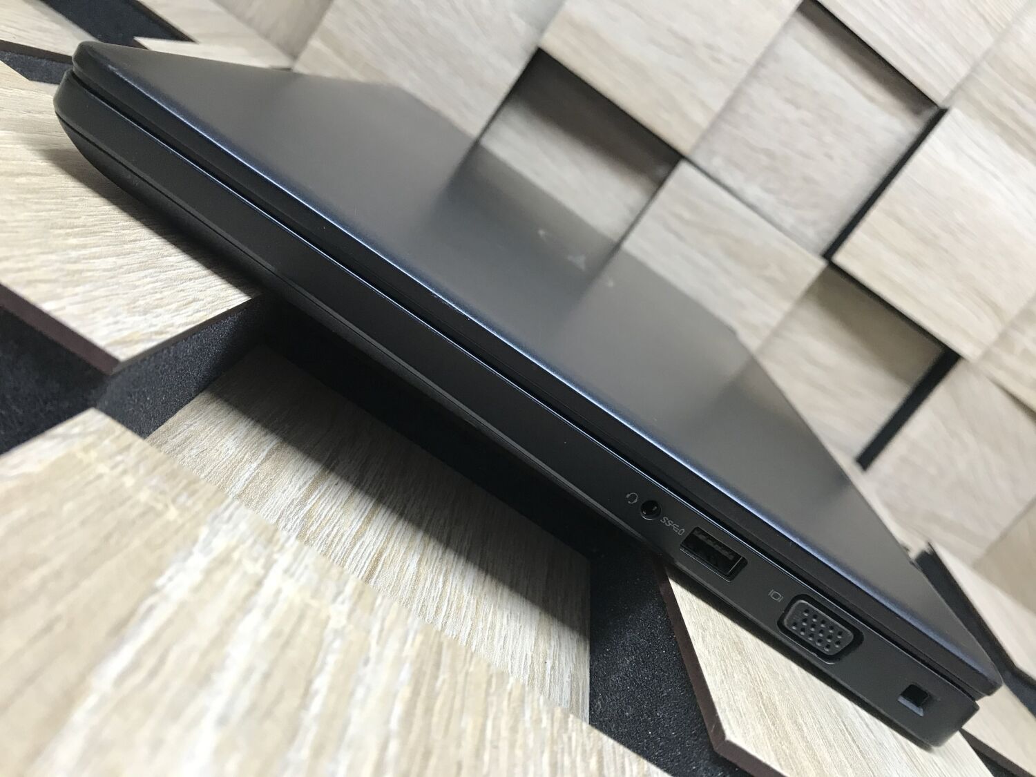 Ноутбук Б-клас Dell Latitude 5490 / 14" (1920x1080) IPS / Intel Core i5-7300U (2 (4) ядра по 2.6 - 3.5 GHz) / 8 GB DDR4 / 256 GB SSD M.2 / Intel HD Graphics 620 / WebCam / USB 3.1 / HDMI / Windows 10 ліцензія - Зображення 6