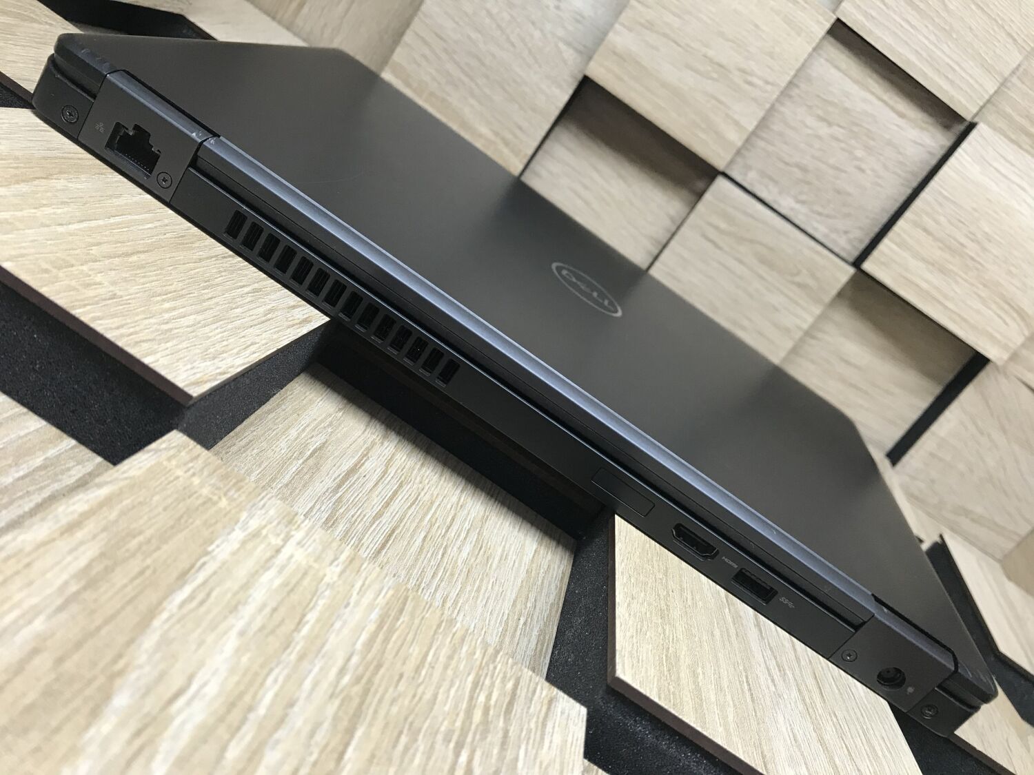 Ноутбук Б-клас Dell Latitude 5490 / 14" (1920x1080) IPS / Intel Core i5-7300U (2 (4) ядра по 2.6 - 3.5 GHz) / 8 GB DDR4 / 256 GB SSD M.2 / Intel HD Graphics 620 / WebCam / USB 3.1 / HDMI / Windows 10 ліцензія - Зображення 7