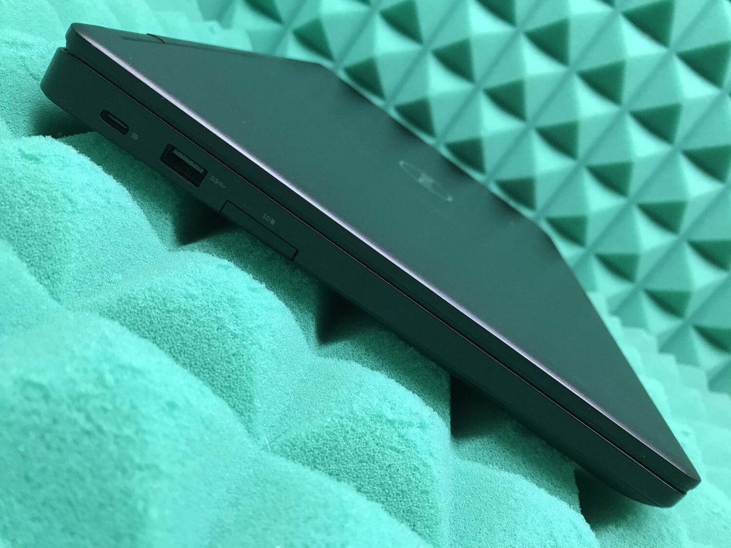 Ноутбук Б-клас Dell Latitude 5490 / 14" (1920x1080) IPS / Intel Core i5-8250U (4 (8) ядра по 1.6 - 3.4 GHz) / 8 GB DDR4 / 256 GB SSD M.2 / Intel UHD Graphics 620 / WebCam / USB 3.1 / HDMI / Windows 10 ліцензія - Зображення 5