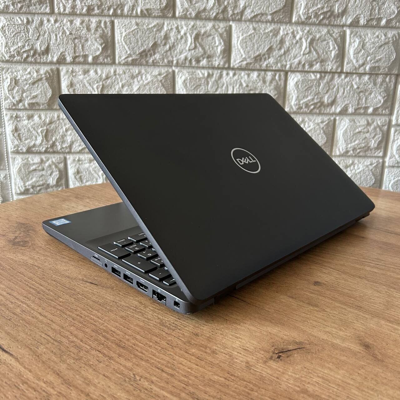 Ноутбук Б-клас Dell Latitude 5500 / 15.6" (1366x768) TN / Intel Core i7-8665U (4 (8) ядра по 1.9 - 4.8 GHz) / 16 GB DDR4 / 256 GB SSD / Intel UHD Graphics / WebCam - Зображення 6