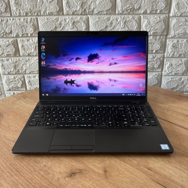 Ноутбук Б-клас Dell Latitude 5500 / 15.6" (1366x768) TN / Intel Core i7-8665U (4 (8) ядра по 1.9 - 4.8 GHz) / 16 GB DDR4 / 256 GB SSD / Intel UHD Graphics / WebCam - Зображення 2