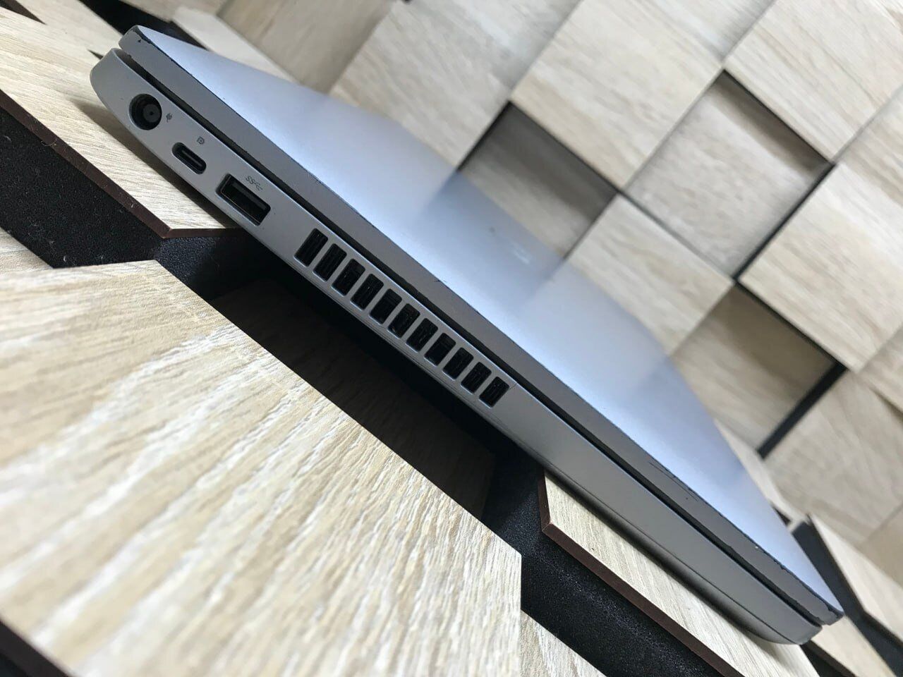 Ноутбук Б-клас Dell Latitude 5510 / 15.6" (1920x1080) IPS / Intel Core i5-10210U (4 (8) ядра по 1.6 - 4.2 GHz) / 8 GB DDR4 / 256 GB SSD M.2 / Intel UHD Graphics / WebCam / USB 3.2 / HDMI / Windows 10 ліцензія - Зображення 6