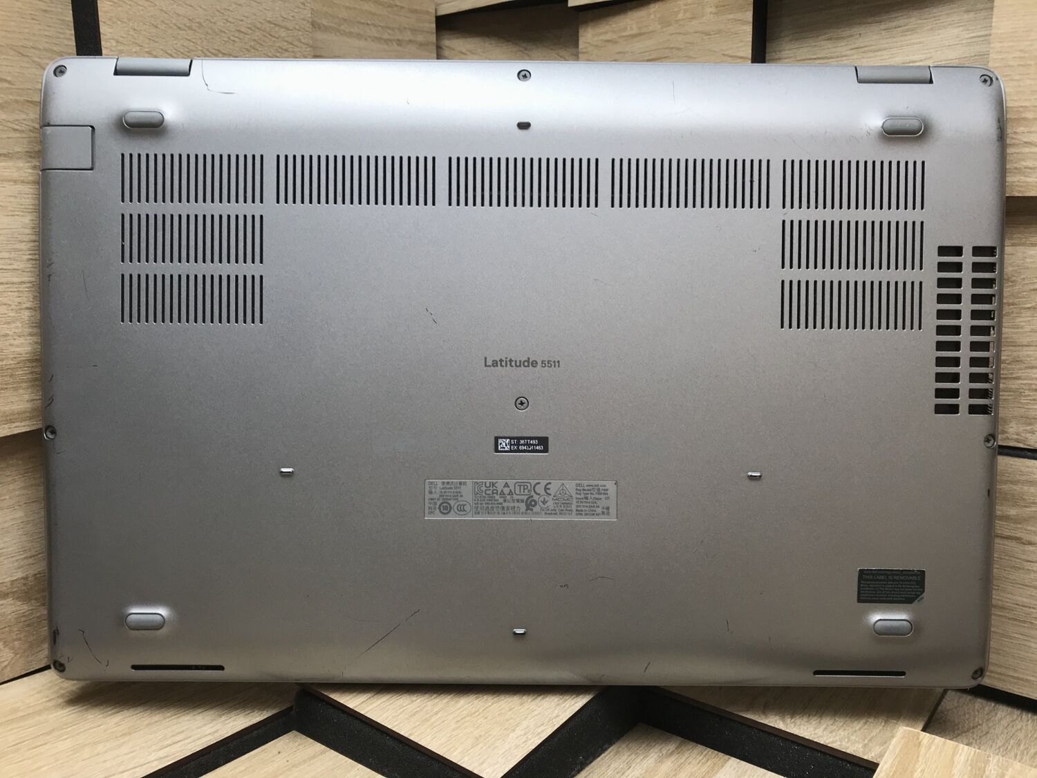 Ноутбук Б-клас Dell Latitude 5511 / 15.6" (1366x768) TN / Intel Core i5-10300H (4 (8) ядра по 2.5 - 4.5 GHz) / 8 GB DDR4 / 256 GB SSD M.2 / Intel UHD Graphics / WebCam / Windows 10 ліцензія - Зображення 9