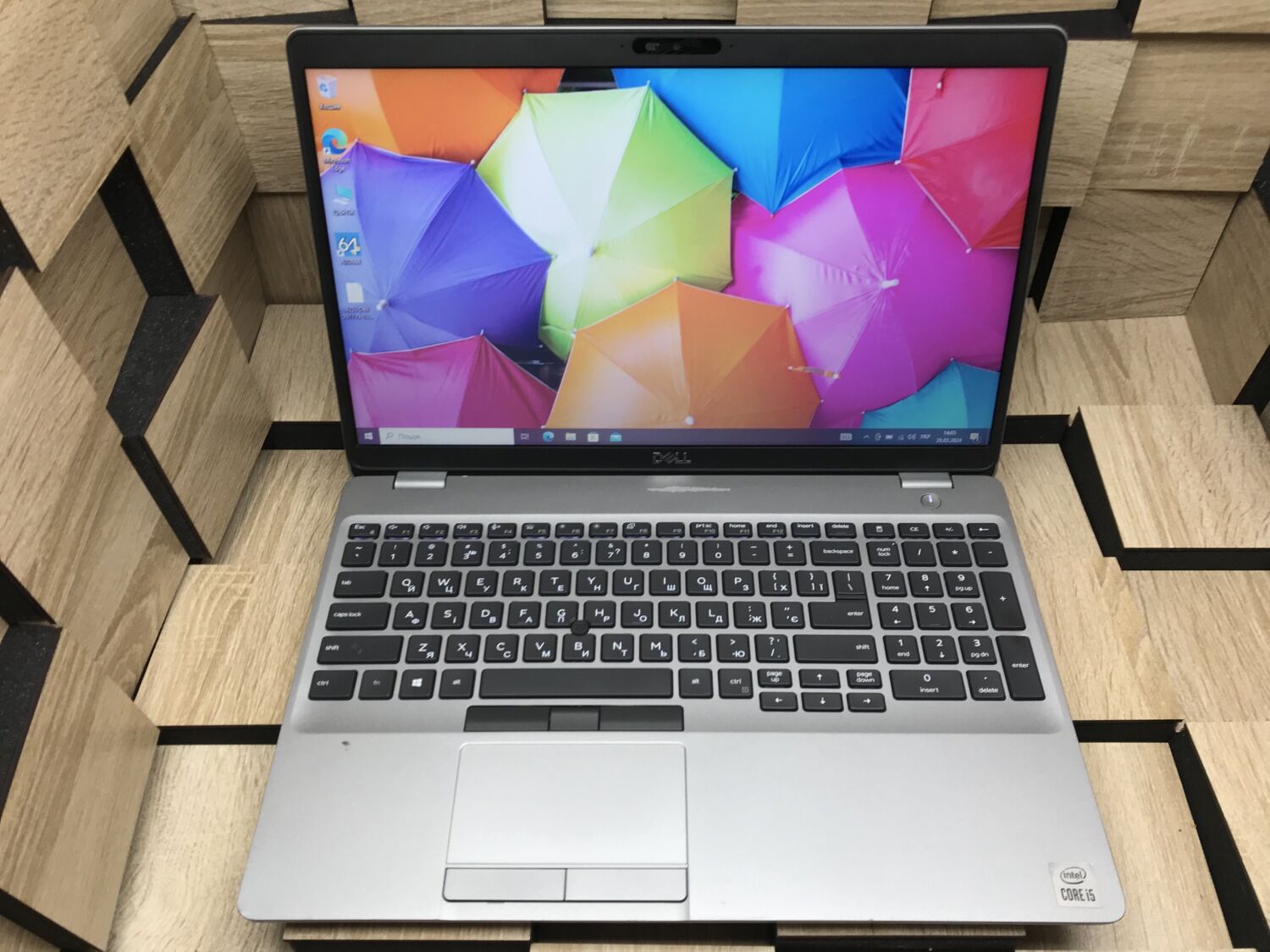 Ноутбук Б-клас Dell Latitude 5511 / 15.6" (1366x768) TN / Intel Core i5-10300H (4 (8) ядра по 2.5 - 4.5 GHz) / 8 GB DDR4 / 256 GB SSD M.2 / Intel UHD Graphics / WebCam / Windows 10 ліцензія - Зображення 2