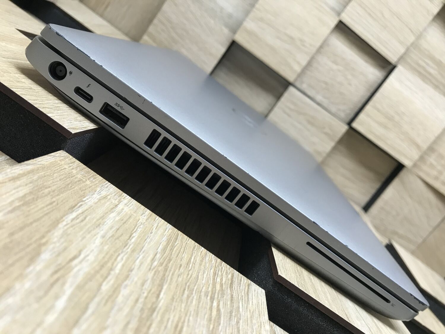 Ноутбук Б-клас Dell Latitude 5511 / 15.6" (1366x768) TN / Intel Core i5-10300H (4 (8) ядра по 2.5 - 4.5 GHz) / 8 GB DDR4 / 256 GB SSD M.2 / Intel UHD Graphics / WebCam / Windows 10 ліцензія - Зображення 5