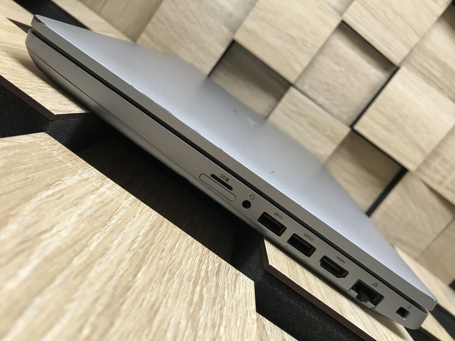 Ноутбук Б-клас Dell Latitude 5511 / 15.6" (1366x768) TN / Intel Core i5-10300H (4 (8) ядра по 2.5 - 4.5 GHz) / 8 GB DDR4 / 256 GB SSD M.2 / Intel UHD Graphics / WebCam / Windows 10 ліцензія - Зображення 6