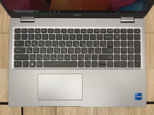 Ноутбук Б-клас Dell Latitude 5530 / 15.6" (1920x1080) IPS / Intel Core i5-1235U (10 (12) ядер по 1.3 - 4.4 GHz) / 16 GB DDR4 / 240 GB SSD M.2 / Intel Iris Xe Graphics / USB 3.2 / HDMI / Windows 10 ліцензія - Зображення 4