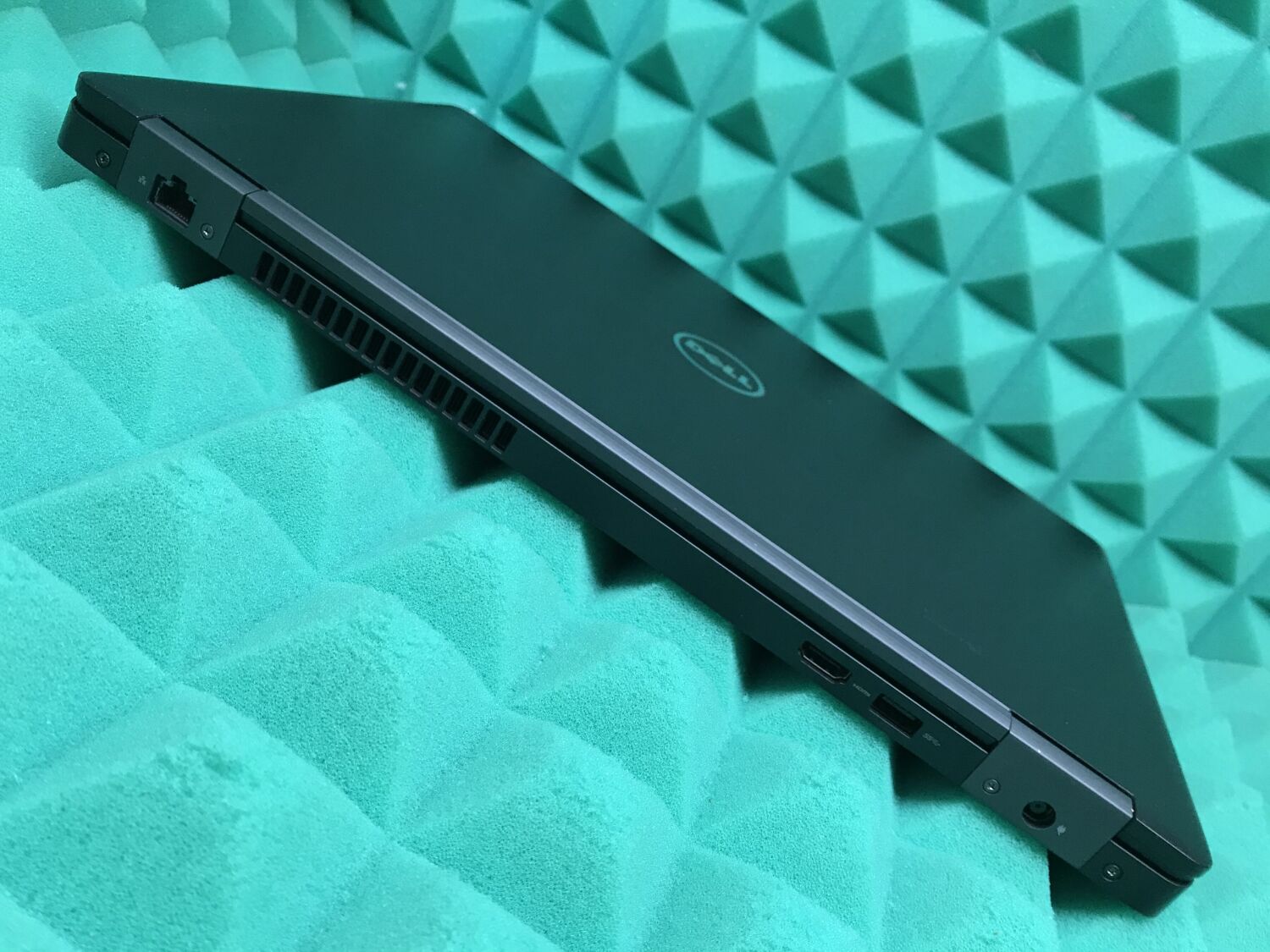 Ноутбук Б-клас Dell Latitude 5580 / 15.6" (1366x768) TN / Intel Core i5-7300U (2 (4) ядра по 2.6 - 3.5 GHz) / 8 GB DDR4 / 128 GB SSD / Intel HD Graphics 620 / HDMI / Windows 10 ліцензія - Зображення 9