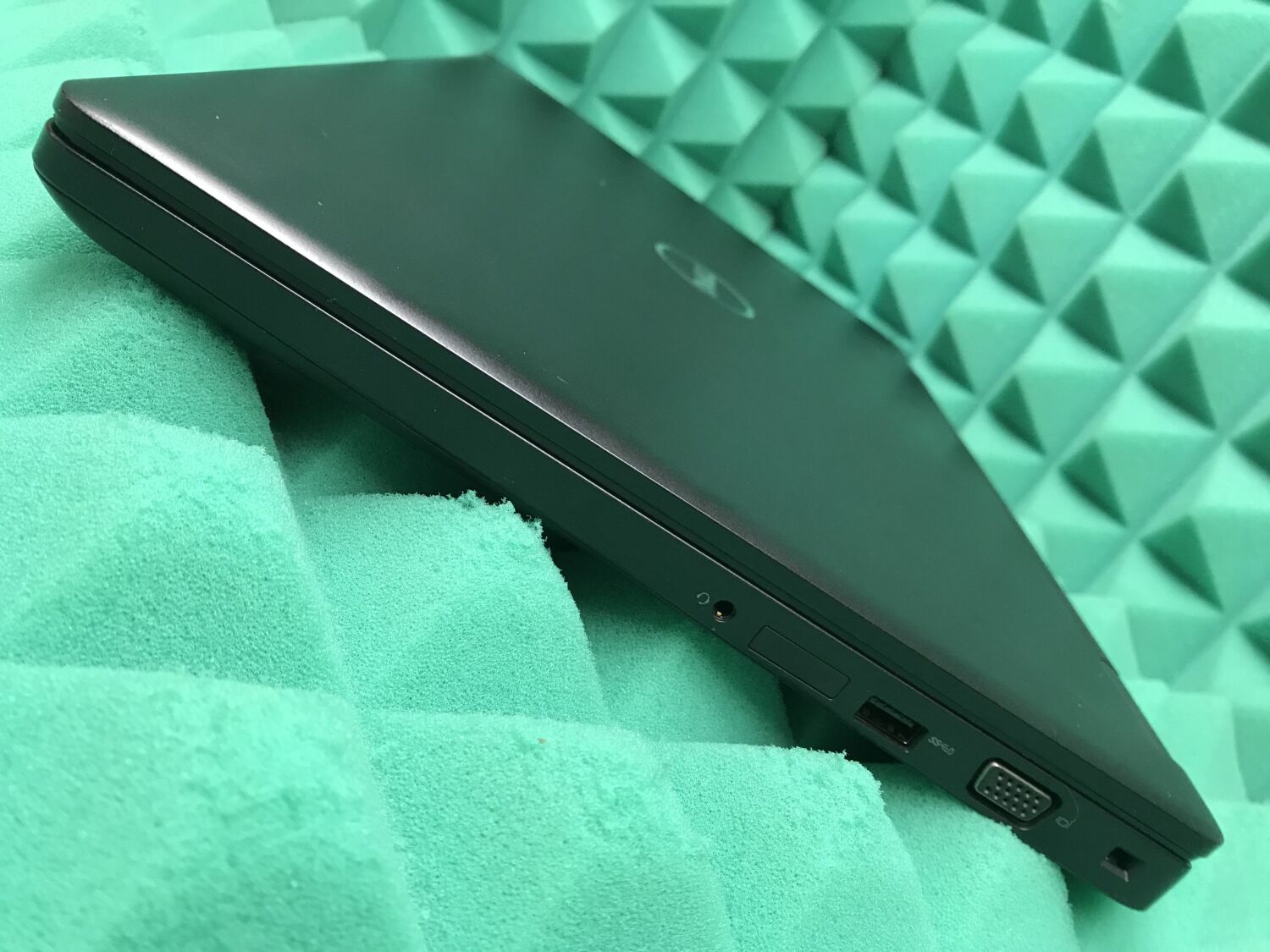 Ноутбук Б-клас Dell Latitude 5580 / 15.6" (1366x768) TN / Intel Core i5-7300U (2 (4) ядра по 2.6 - 3.5 GHz) / 8 GB DDR4 / 128 GB SSD / Intel HD Graphics 620 / HDMI / Windows 10 ліцензія - Зображення 8