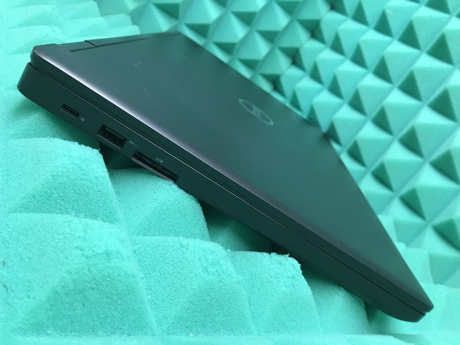 Ноутбук Б-клас Dell Latitude 5580 / 15.6" (1366x768) TN / Intel Core i5-7300U (2 (4) ядра по 2.6 - 3.5 GHz) / 8 GB DDR4 / 128 GB SSD / Intel HD Graphics 620 / HDMI / Windows 10 ліцензія - Зображення 7