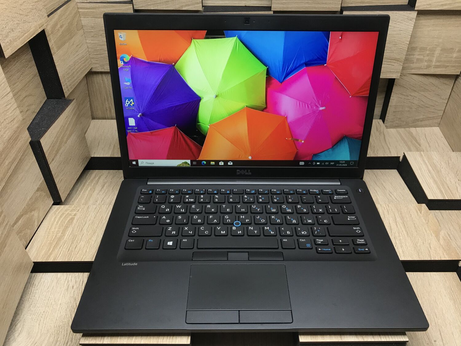 Ноутбук Б-клас Dell Latitude 7480 / 14" (1920x1080) IPS / Intel Core i7-7600U (2 (4) ядра по 2.8 - 3.9 GHz) / 8 GB DDR4 / 240 GB SSD M.2 / Intel HD Graphics 620 / WebCam - Зображення 2