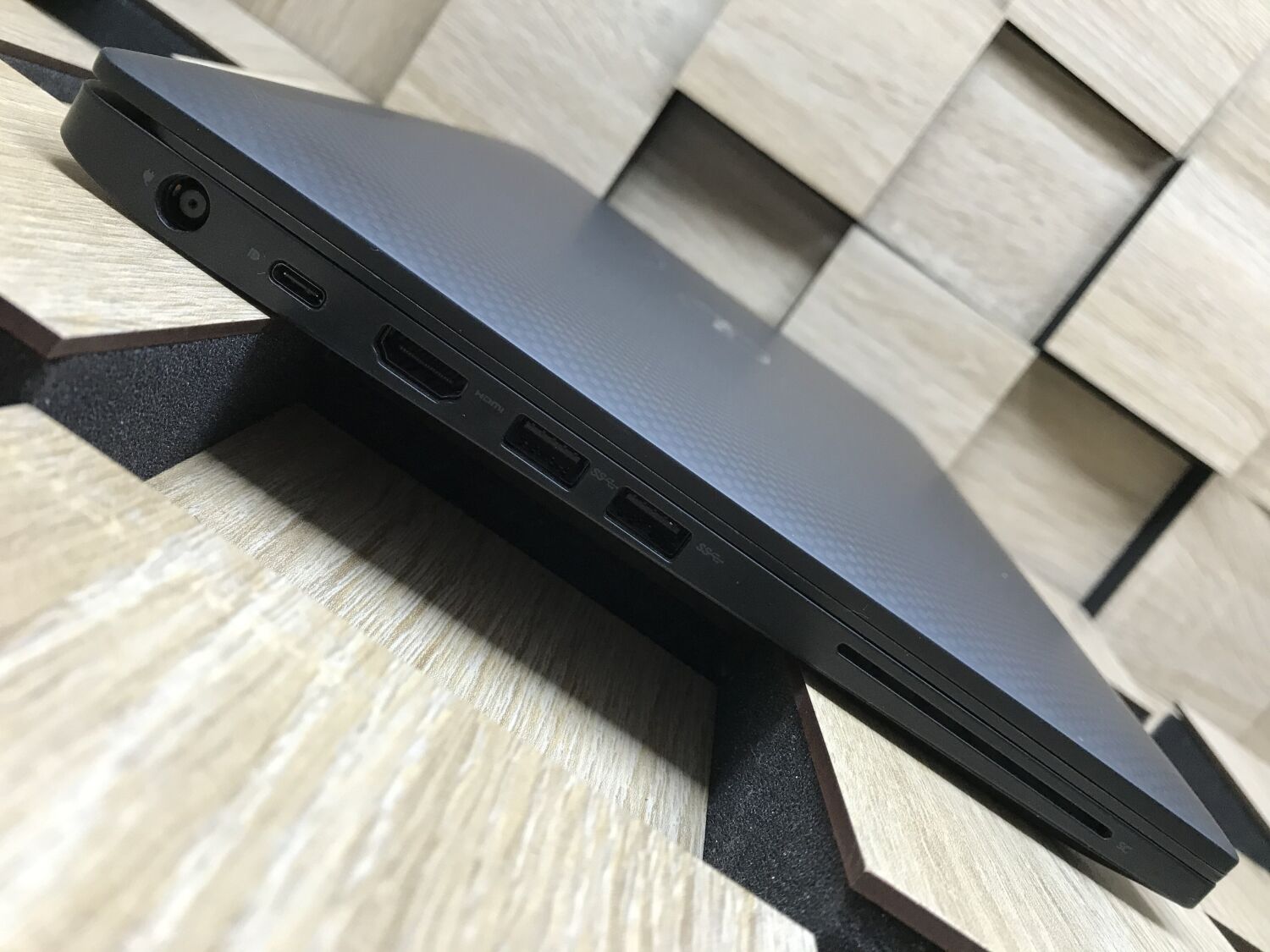 Ноутбук Б-клас Dell Latitude 7480 / 14" (2560x1440) IPS Touch / Intel Core i5-7300U (2 (4) ядра по 2.6 - 3.5 GHz) / 8 GB DDR4 / 256 GB SSD / Intel HD Graphics 620 / WebCam / HDMI - Зображення 4