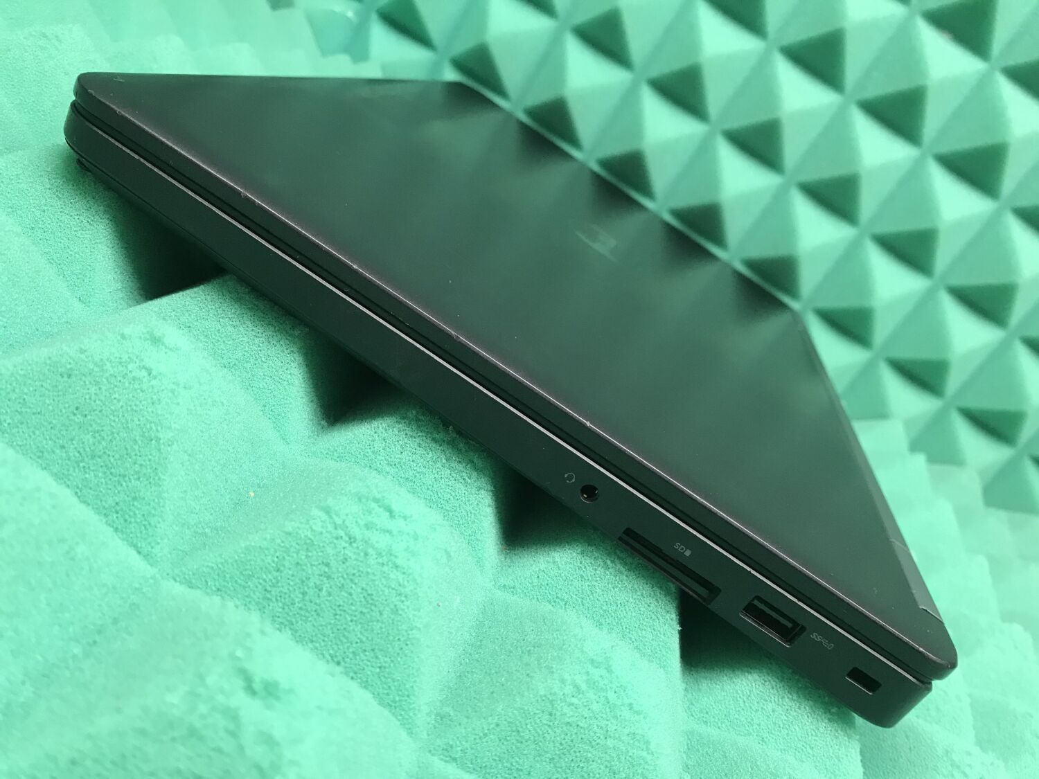 Ноутбук Б-клас Dell Latitude E5470 / 14" (1920x1080) IPS / Intel Core i5-6300HQ (4 ядра по 2.3 - 3.2 GHz) / 8 GB DDR4 / 180 GB SSD / Intel HD Graphics 530 / WebCam / HDMI / Windows 10 ліцензія - Зображення 8