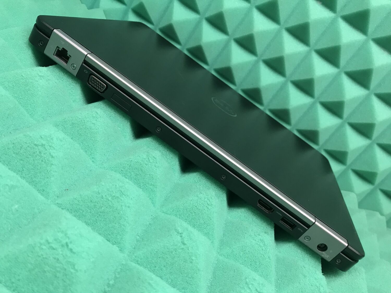 Ноутбук Б-клас Dell Latitude E5470 / 14" (1920x1080) IPS / Intel Core i5-6300HQ (4 ядра по 2.3 - 3.2 GHz) / 8 GB DDR4 / 180 GB SSD / Intel HD Graphics 530 / WebCam / HDMI / Windows 10 ліцензія - Зображення 9