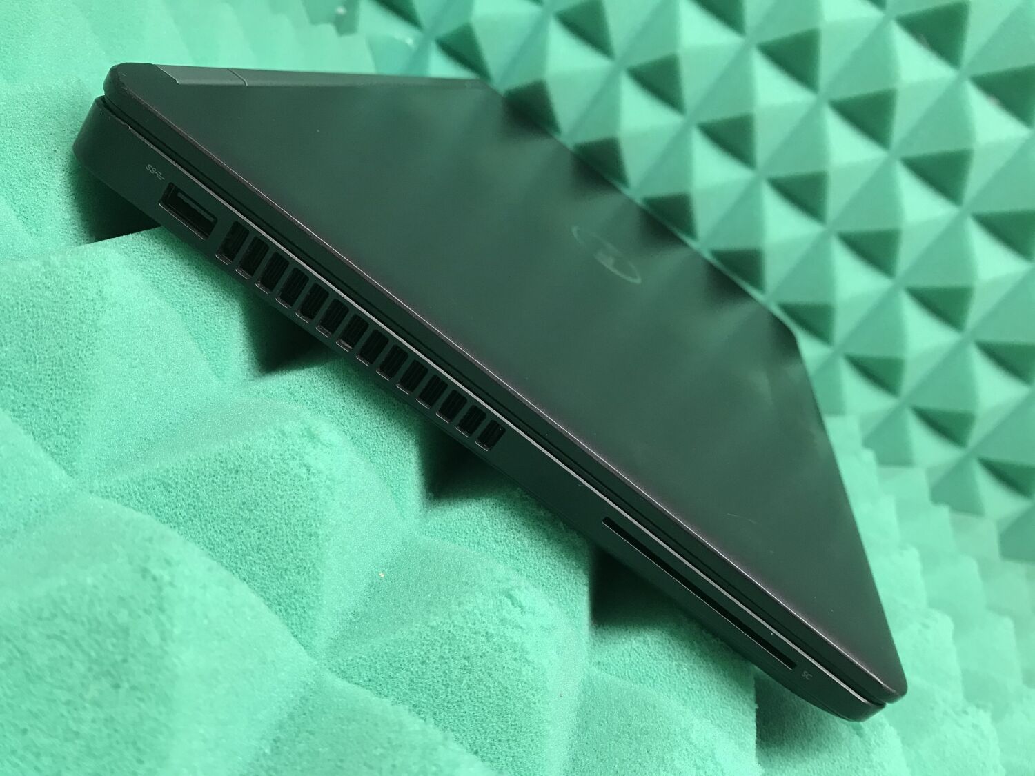 Ноутбук Б-клас Dell Latitude E5470 / 14" (1920x1080) IPS / Intel Core i5-6300HQ (4 ядра по 2.3 - 3.2 GHz) / 8 GB DDR4 / 180 GB SSD / Intel HD Graphics 530 / WebCam / HDMI / Windows 10 ліцензія - Зображення 7