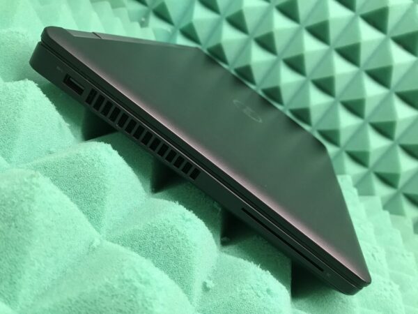 Ноутбук Б-клас Dell Latitude E5470 / 14" (1920x1080) IPS Touch / Intel Core i5-6300U (2 (4) ядра по 2.4 - 3.0 GHz) / 8 GB DDR4 / 240 GB SSD M.2 / Intel HD Graphics 520 / WebCam / HDMI / Windows 10 ліцензія - Зображення 7