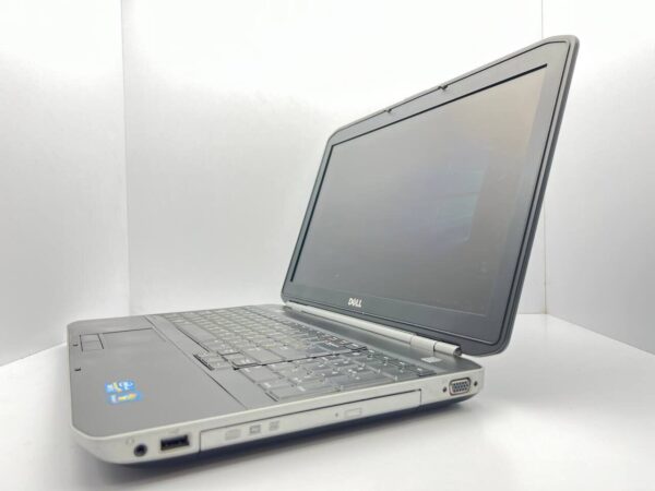 Ноутбук Б-клас Dell Latitude E5520 / 15.6" (1366x768) TN / Intel Core i5-2520M (2 (4) ядра по 2.5 - 3.2 GHz) / 4 GB DDR3 / 240 GB SSD / Intel HD Graphics 3000 / WebCam - Зображення 4
