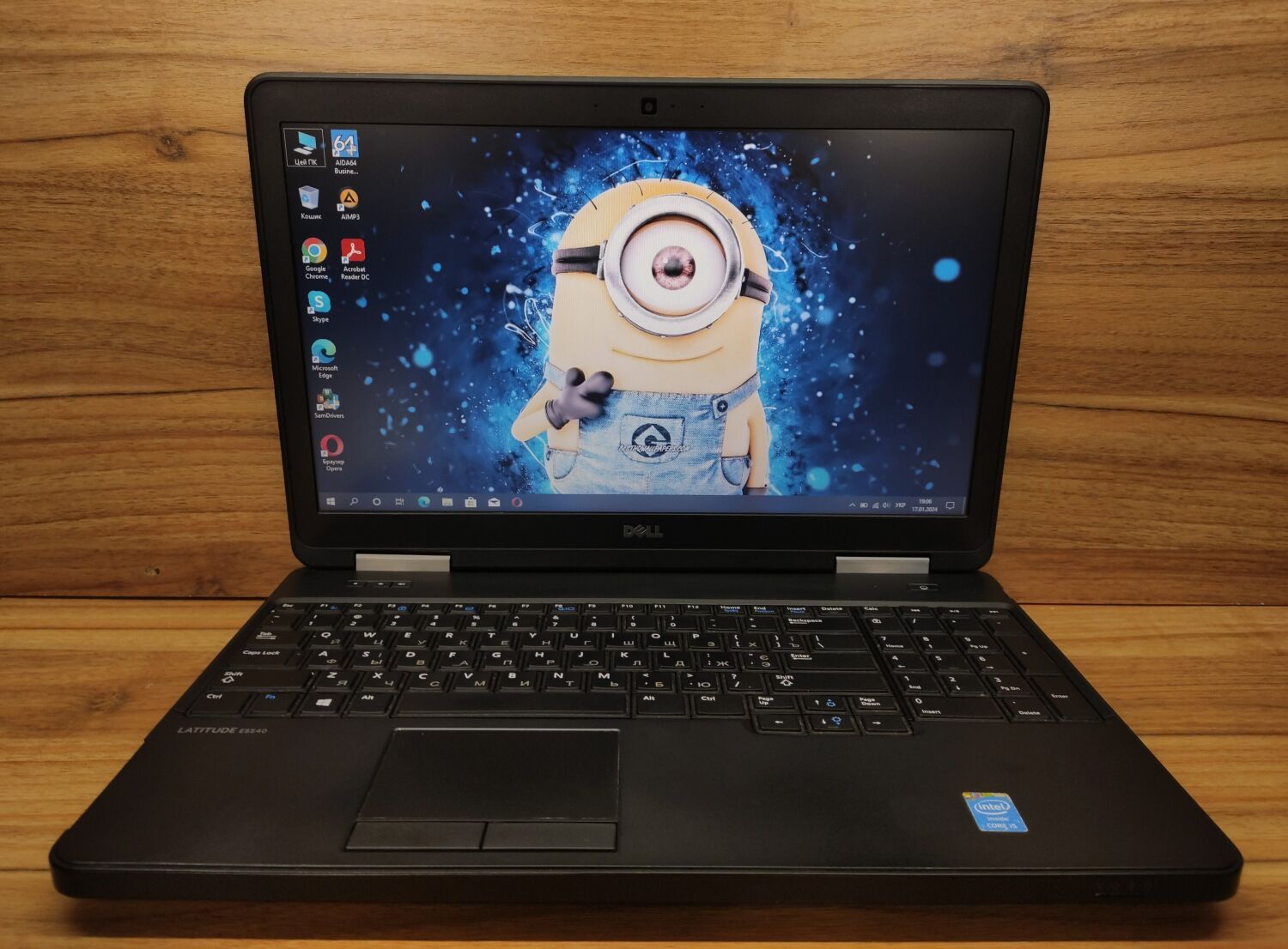 Ноутбук Б-клас Dell Latitude E5540 / 15.6" (1366x768) TN / Intel Core i5-4300U (2 (4) ядра по 1.9 - 2.9 GHz) / 8 GB DDR3 / 256 GB SSD / Intel HD Graphics 4400 / WebCam / Windows 10 - Зображення 2