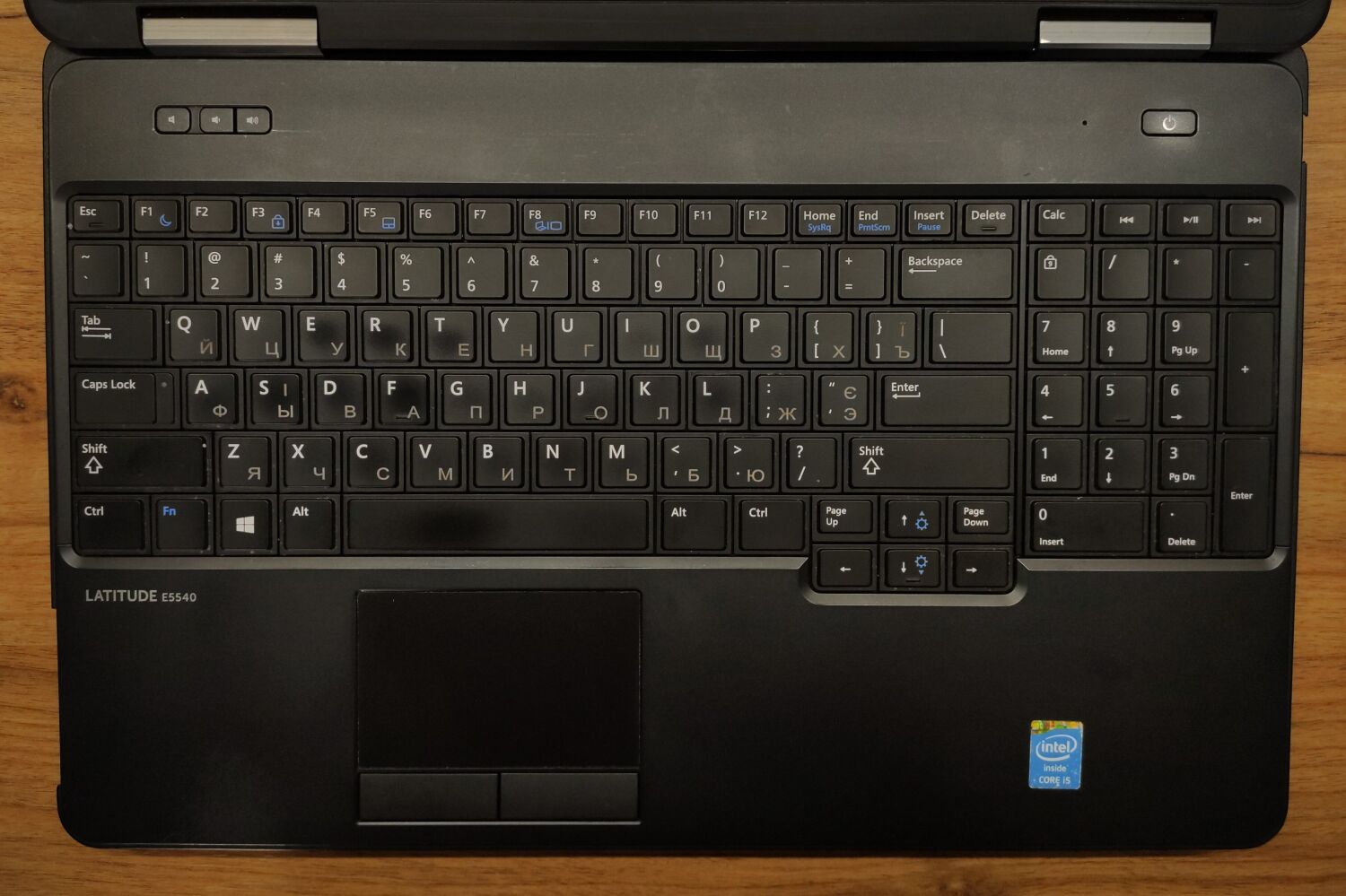 Ноутбук Б-клас Dell Latitude E5540 / 15.6" (1366x768) TN / Intel Core i5-4300U (2 (4) ядра по 1.9 - 2.9 GHz) / 8 GB DDR3 / 256 GB SSD / Intel HD Graphics 4400 / WebCam / Windows 10 - Зображення 4