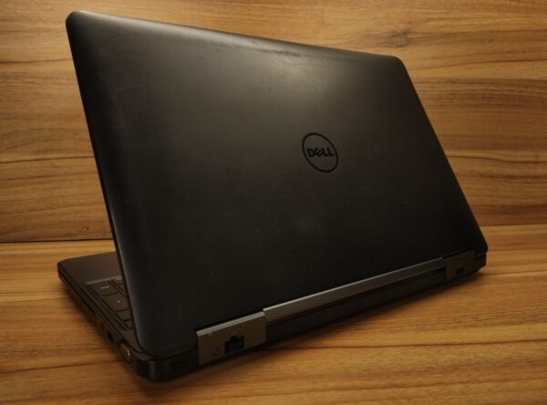 Ноутбук Б-клас Dell Latitude E5540 / 15.6" (1366x768) TN / Intel Core i5-4300U (2 (4) ядра по 1.9 - 2.9 GHz) / 8 GB DDR3 / 256 GB SSD / Intel HD Graphics 4400 / WebCam / Windows 10 - Зображення 7