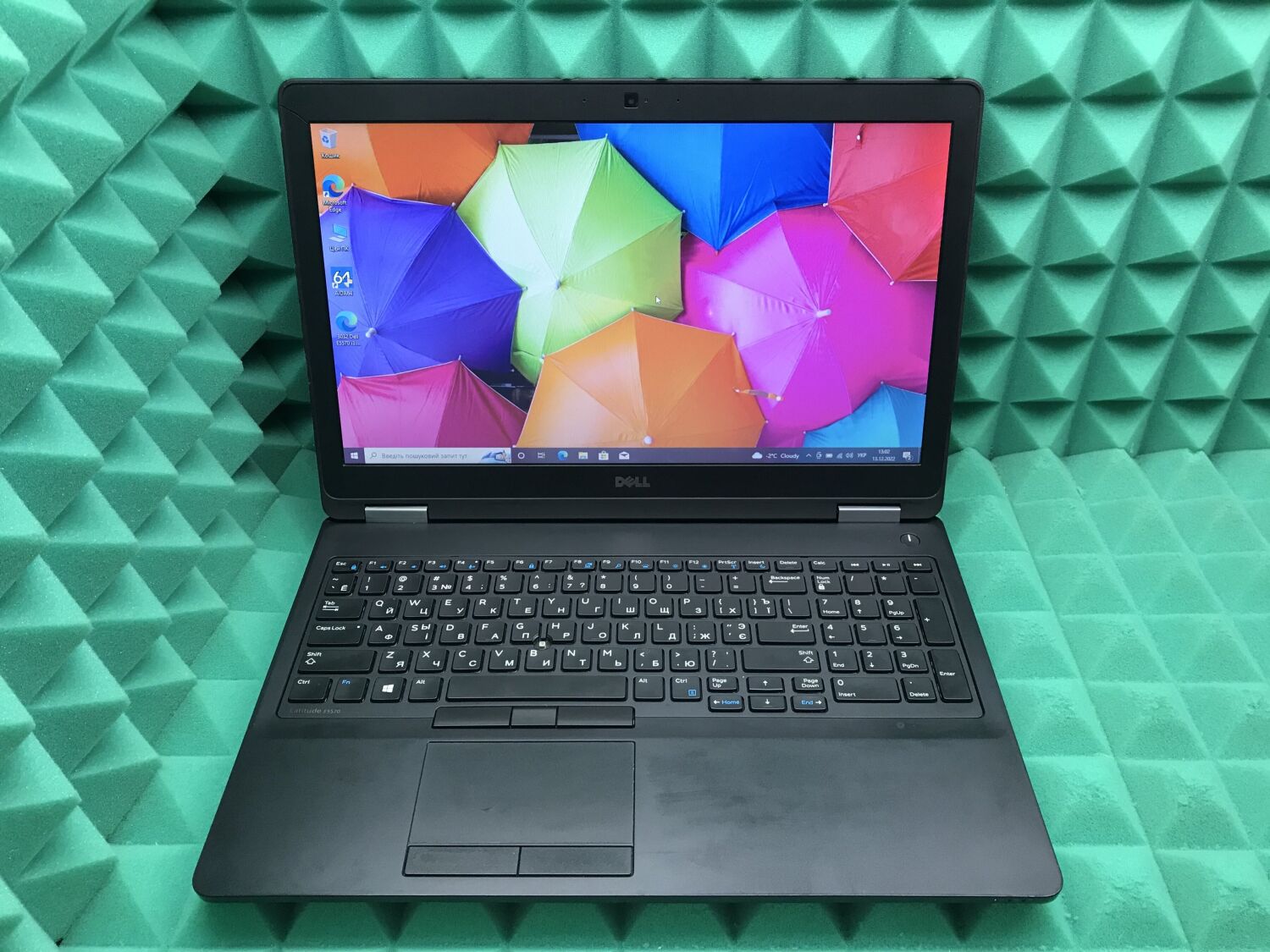 Ноутбук Б-клас Dell Latitude E5570 / 15.6" (1366x768) TN / Intel Core i3-6100U (2 (4) ядра по 2.3 GHz) / 8 GB DDR4 / 256 GB SSD / Intel HD Graphics 520 / WebCam / HDMI / Windows 10 ліцензія - Зображення 2