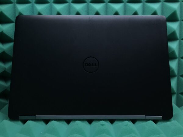 Ноутбук Б-клас Dell Latitude E5570 / 15.6" (1366x768) TN / Intel Core i3-6100U (2 (4) ядра по 2.3 GHz) / 8 GB DDR4 / 256 GB SSD / Intel HD Graphics 520 / WebCam / HDMI / Windows 10 ліцензія - Зображення 5
