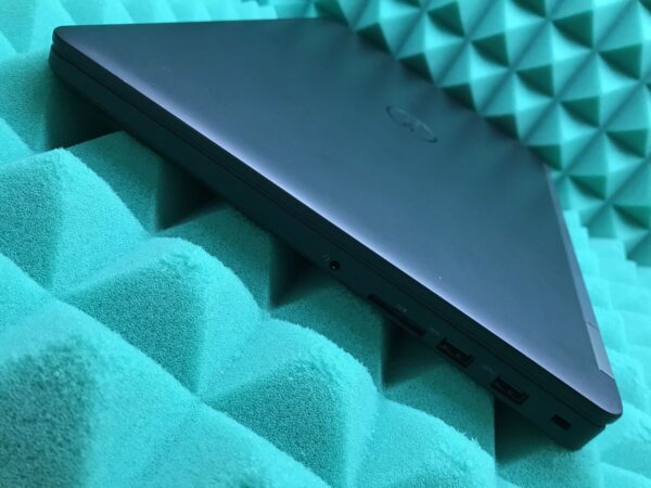 Ноутбук Б-клас Dell Latitude E5570 / 15.6" (1366x768) TN / Intel Core i5-6440HQ (4 ядра по 2.6 - 3.5 GHz) / 8 GB DDR4 / 256 GB SSD / Intel HD Graphics 530 / WebCam / HDMI / Windows 10 ліцензія - Зображення 8
