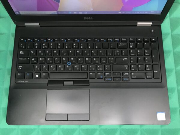 Ноутбук Б-клас Dell Latitude E5570 / 15.6" (1366x768) TN / Intel Core i5-6440HQ (4 ядра по 2.6 - 3.5 GHz) / 8 GB DDR4 / 256 GB SSD / Intel HD Graphics 530 / WebCam / HDMI / Windows 10 ліцензія - Зображення 4