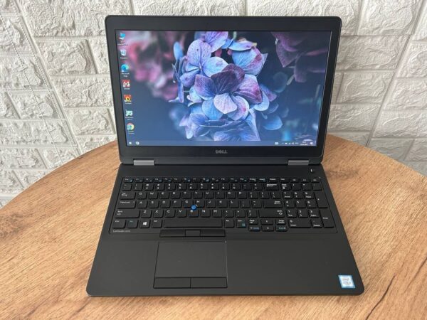 Ноутбук Б-клас Dell Latitude E5570 / 15.6" (1366x768) TN / Intel Core i7-6600U (2 (4) ядра по 2.6 - 3.4 GHz) / 8 GB DDR4 / 180 GB SSD M.2 / AMD Radeon R7 M360, 2 GB GDDR5, 64-bit / HDMI - Зображення 2