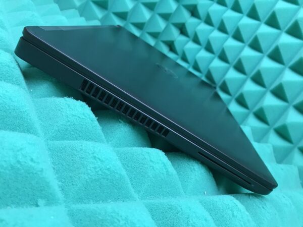 Ноутбук Б-клас Dell Latitude E5570 / 15.6" (1920x1080) IPS / Intel Core i5-6300U (2 (4) ядра по 2.4 - 3.0 GHz) / 8 GB DDR4 / 240 GB SSD / Intel HD Graphics 520 / WebCam / HDMI / Windows 10 ліцензія - Зображення 5