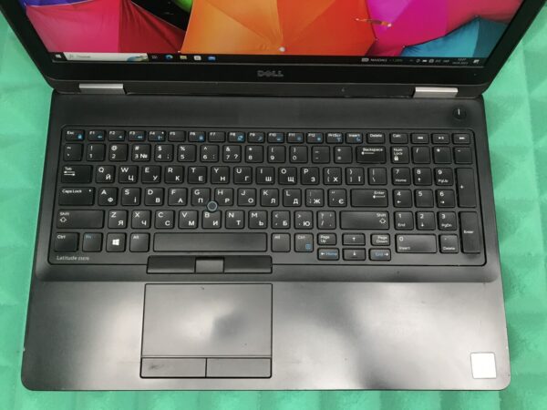 Ноутбук Б-клас Dell Latitude E5570 / 15.6" (1920x1080) IPS / Intel Core i5-6300U (2 (4) ядра по 2.4 - 3.0 GHz) / 8 GB DDR4 / 240 GB SSD / Intel HD Graphics 520 / WebCam / HDMI / Windows 10 ліцензія - Зображення 4