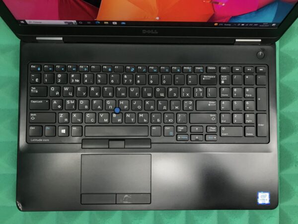 Ноутбук Б-клас Dell Latitude E5570 / 15.6" (1920x1080) IPS / Intel Core i5-6440HQ (4 ядра по 2.6 - 3.5 GHz) / 8 GB DDR4 / 256 GB SSD M.2 / Intel HD Graphics 530 / WebCam / HDMI / Windows 10 ліцензія - Зображення 4