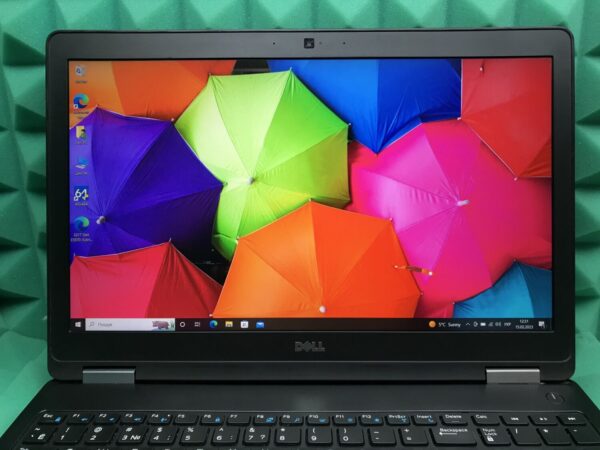 Ноутбук Б-клас Dell Latitude E5570 / 15.6" (1920x1080) IPS / Intel Core i5-6440HQ (4 ядра по 2.6 - 3.5 GHz) / 8 GB DDR4 / 256 GB SSD M.2 / Intel HD Graphics 530 / WebCam / HDMI / Windows 10 ліцензія - Зображення 3
