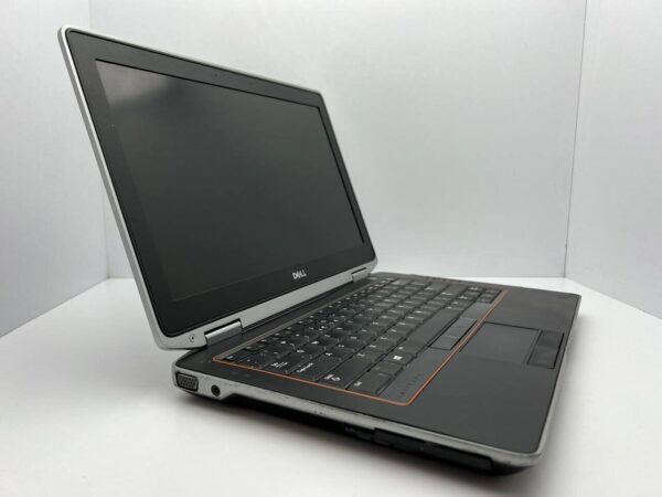Ноутбук Б-клас Dell Latitude E6320 / 13.3" (1366x768) TN / Intel Core i5-2520M (2 (4) ядра по 2.5 - 3.2 GHz) / 8 GB DDR3 / 160 GB SSD / Intel HD Graphics 3000 / WebCam / АКБ не тримає - Зображення 4