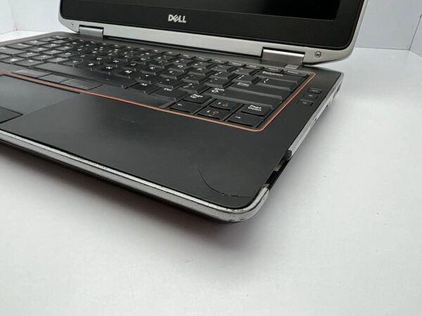 Ноутбук Б-клас Dell Latitude E6320 / 13.3" (1366x768) TN / Intel Core i5-2520M (2 (4) ядра по 2.5 - 3.2 GHz) / 8 GB DDR3 / 160 GB SSD / Intel HD Graphics 3000 / WebCam / АКБ не тримає - Зображення 3