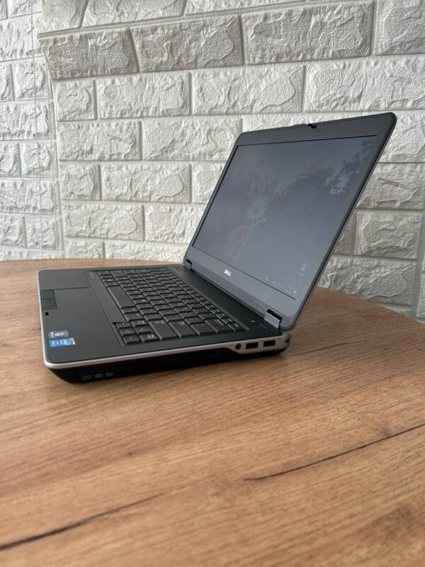 Ноутбук Б-клас Dell Latitude E6440 / 14" (1366x768) TN / Intel Core i5-4300M (2 (4) ядра по 2.6 - 3.3 GHz) / 8 GB DDR3 / 240 GB SSD / Intel HD Graphic 4600 / VGA - Зображення 5