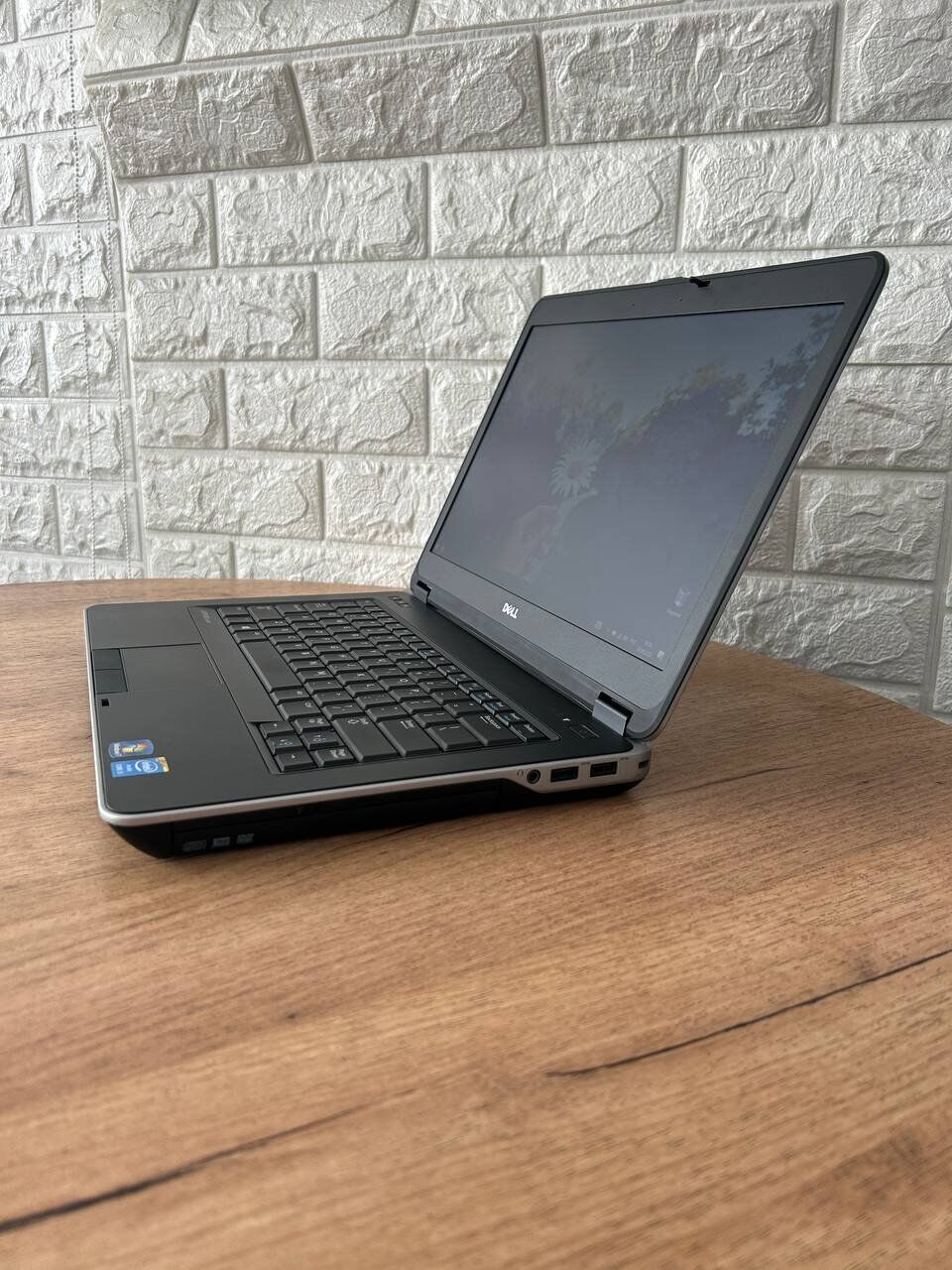Ноутбук Б-клас Dell Latitude E6440 / 14" (1366x768) TN / Intel Core i5-4300M (2 (4) ядра по 2.6 - 3.3 GHz) / 8 GB DDR3 / 240 GB SSD / Intel HD Graphic 4600 / VGA - Зображення 5
