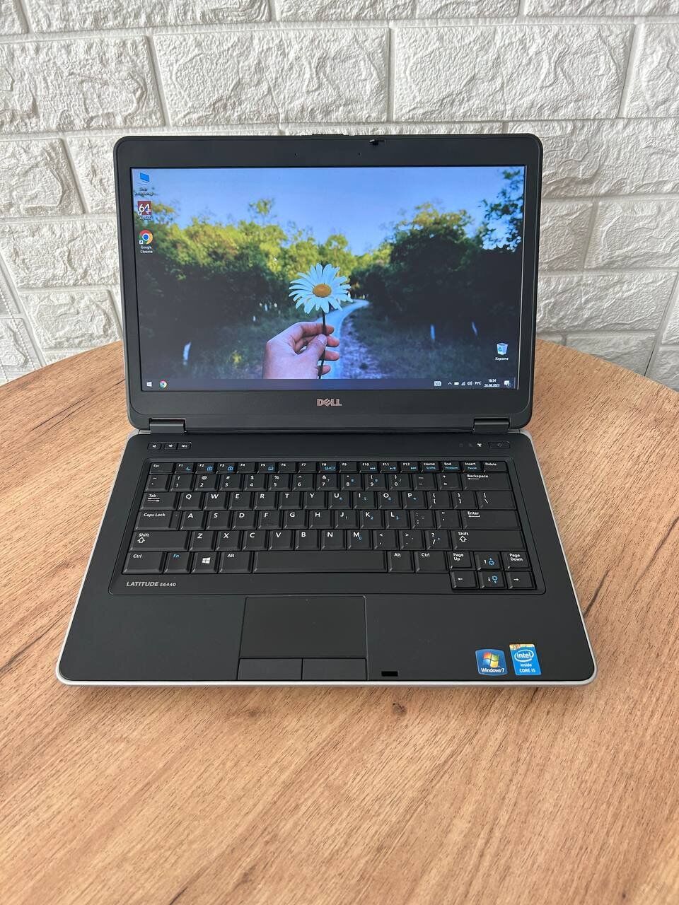 Ноутбук Б-клас Dell Latitude E6440 / 14" (1366x768) TN / Intel Core i5-4300M (2 (4) ядра по 2.6 - 3.3 GHz) / 8 GB DDR3 / 240 GB SSD / Intel HD Graphic 4600 / VGA - Зображення 2