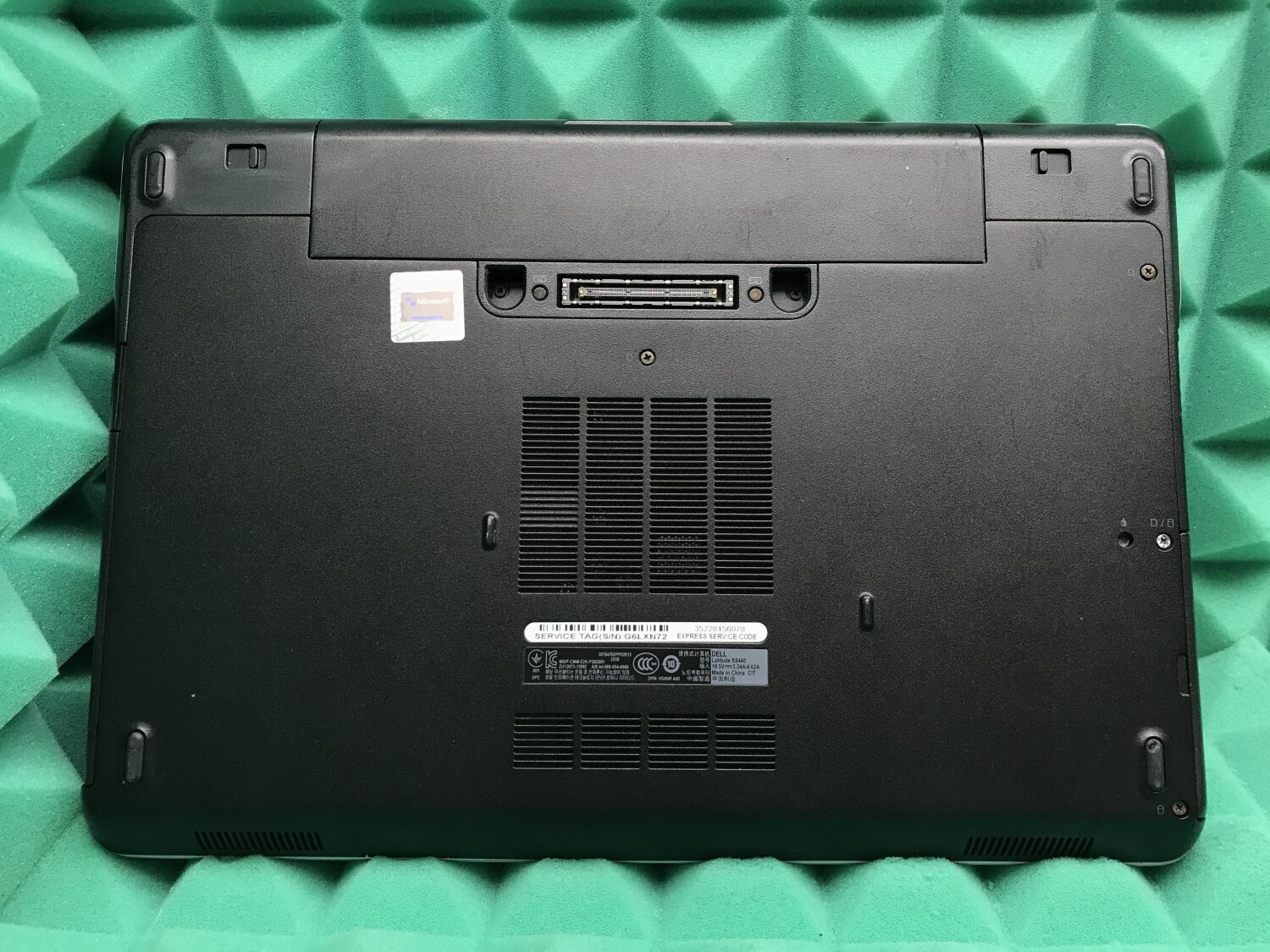 Ноутбук Б-клас Dell Latitude E6440 / 14" (1366x768) TN / Intel Core i5-4310M (2 (4) ядра по 2.7 - 3.4 GHz) / 8 GB DDR3 / 160 GB SSD / Intel HD Graphics 4600 / WebCam / DVD-ROM / HDMI / Windows 10 ліцензія - Зображення 6