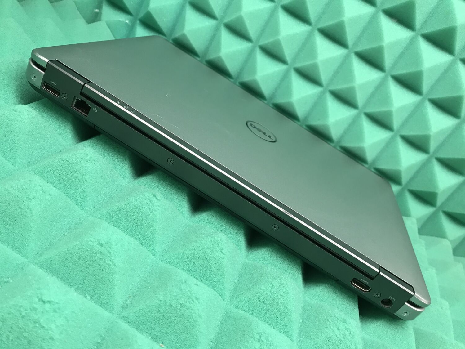 Ноутбук Б-клас Dell Latitude E6440 / 14" (1600x900) TN / Intel Core i5-4300M (2 (4) ядра по 2.6 - 3.3 GHz) / 8 GB DDR3 / 128 GB SSD / Intel HD Graphics 4600 / WebCam / DVD-RW / HDMI / Windows 10 ліцензія - Зображення 9