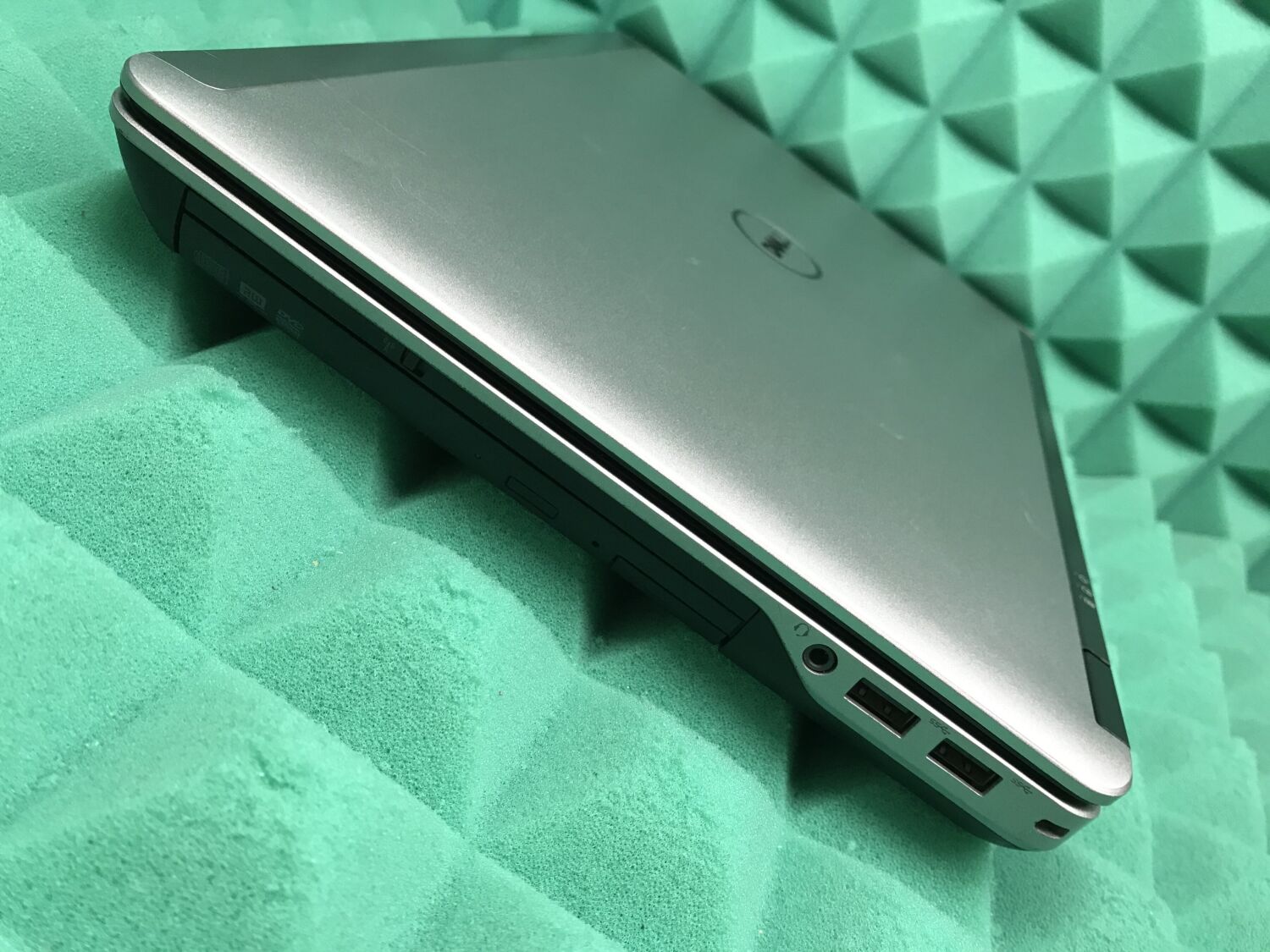 Ноутбук Б-клас Dell Latitude E6440 / 14" (1600x900) TN / Intel Core i5-4300M (2 (4) ядра по 2.6 - 3.3 GHz) / 8 GB DDR3 / 128 GB SSD / Intel HD Graphics 4600 / WebCam / DVD-RW / HDMI / Windows 10 ліцензія - Зображення 8